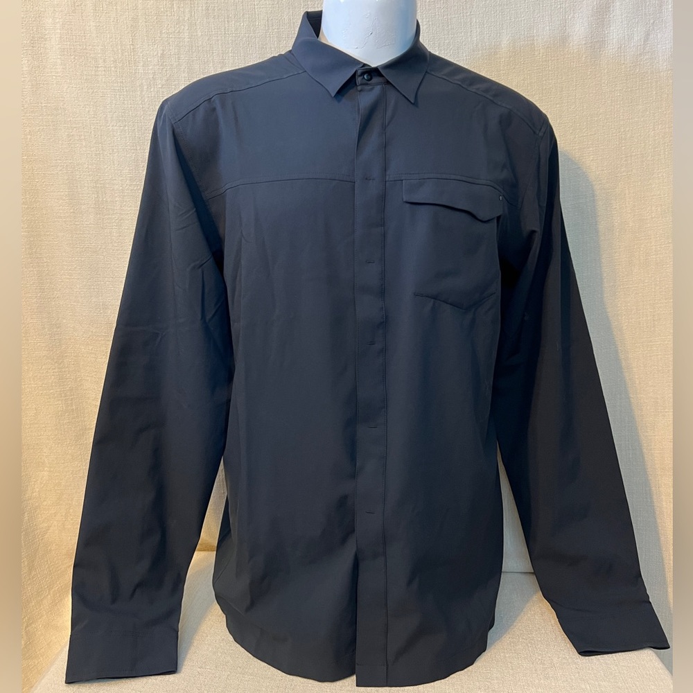 Men’s large black Arc’teryx long sleeve shirt